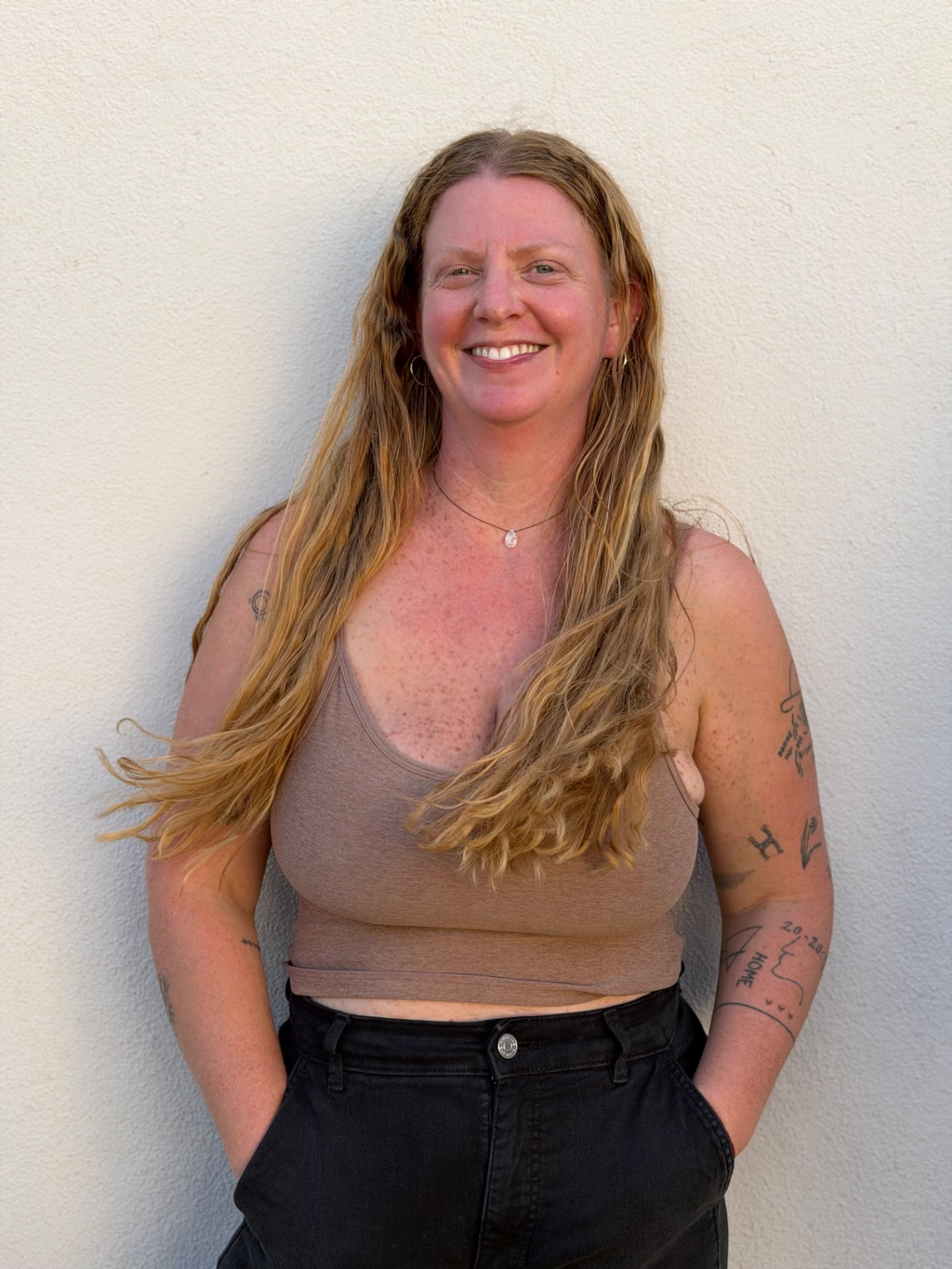 Holly Gottlieb smiling against a white wall in Venice